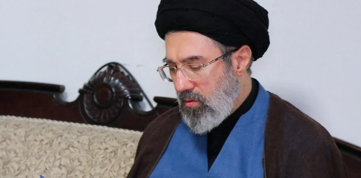 Новий лідер Ірану так і не вийшов із тіні: хто насправді керує країною